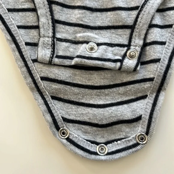 (2) 3 piece CARTER’S sets 24month - Picture 3 of 10